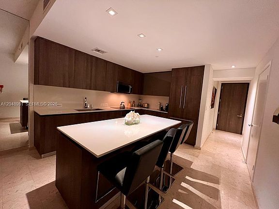3rd image of 88 SW 7th St APT 808