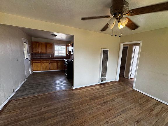 3rd image of 815 Fall Ave