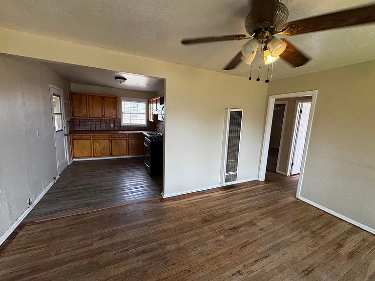 815 Fall Ave — Photo 3