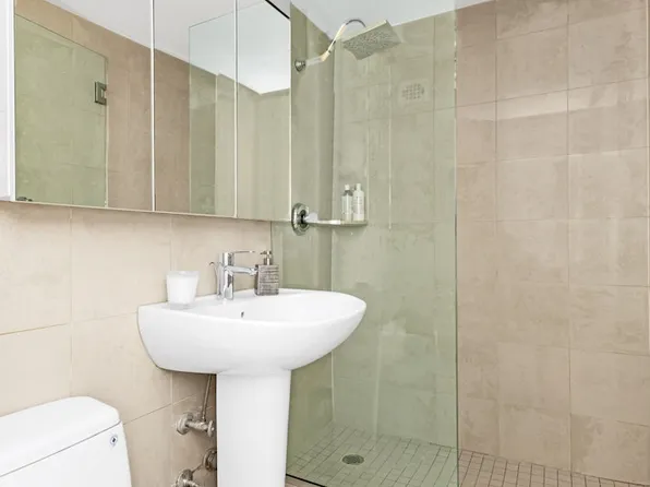 305 East 72nd Street 3DS image 5 of 6
