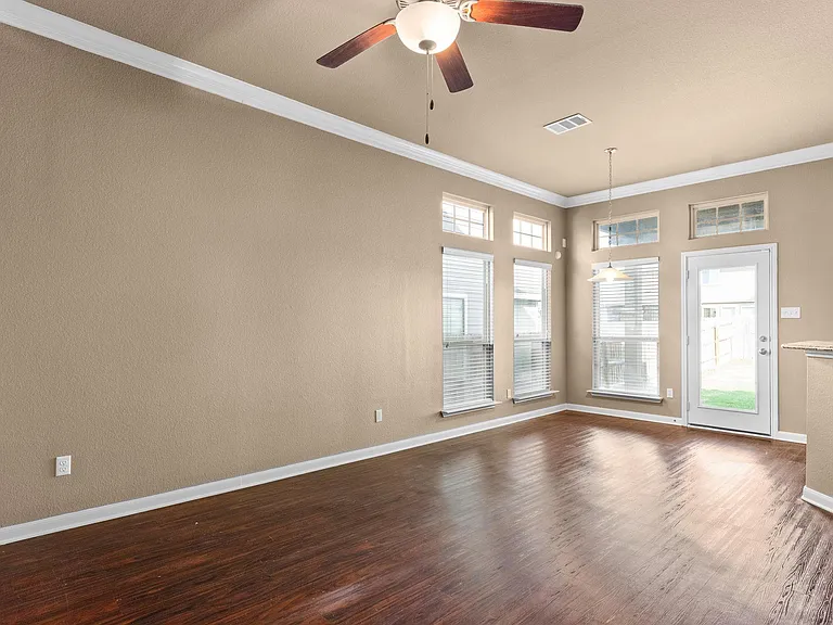 3310 Greyfriar Dr — Photo 4
