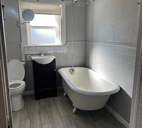 5th image of 310 W Heron St