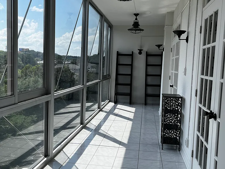 Sun room adjacent to the two bedrooms