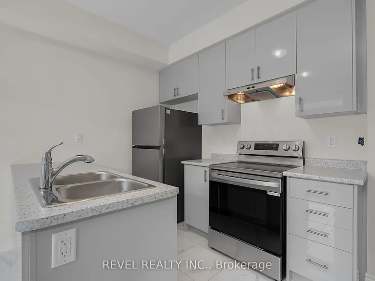 4 Rochester Dr — Photo 8