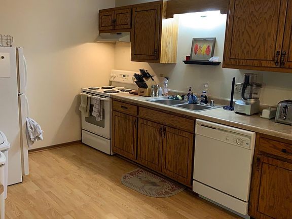 4th image of 709 S Imperial Dr