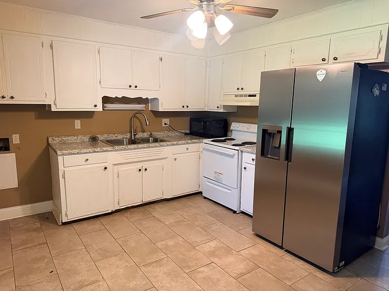 2621 Cedar Springs Dr — Photo 3