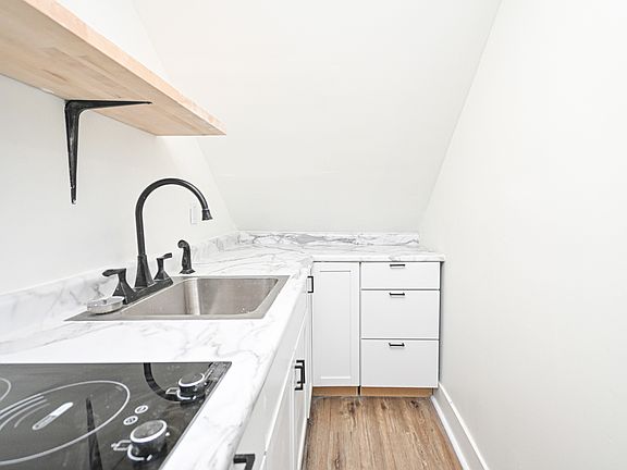 4th image of 3420 Woodburn Ave #3
