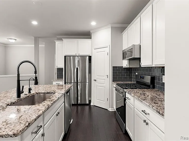 31065 Tremont Ln — Photo 12
