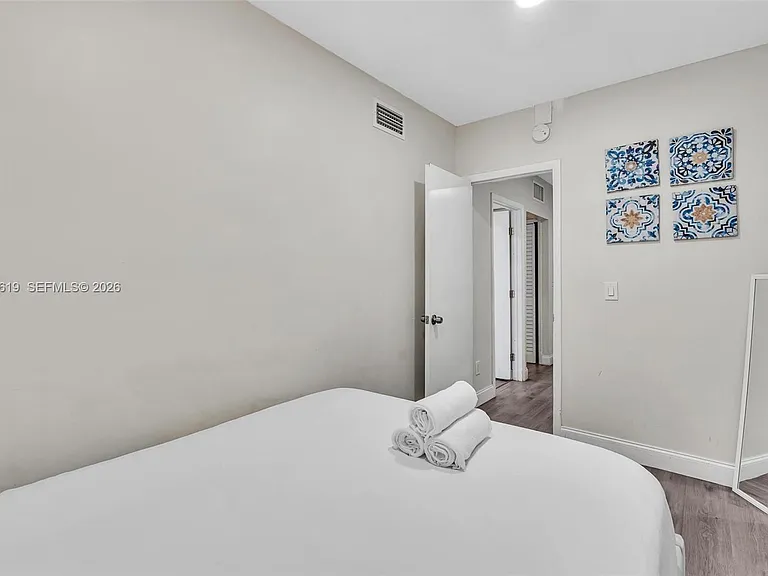 10002 E Bay Harbor Dr #7 — Photo 2