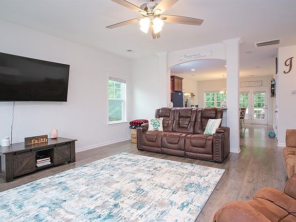 3rd image of 111 Hickory Park Ct