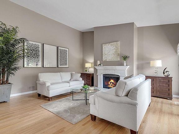 5th image of 19W253 Ginger Brook Dr N