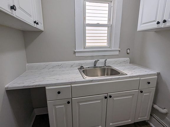 3rd image of 173 Frank St Floor 2