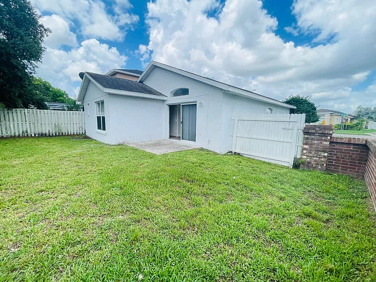 13403 Greenpointe Dr — Photo 26