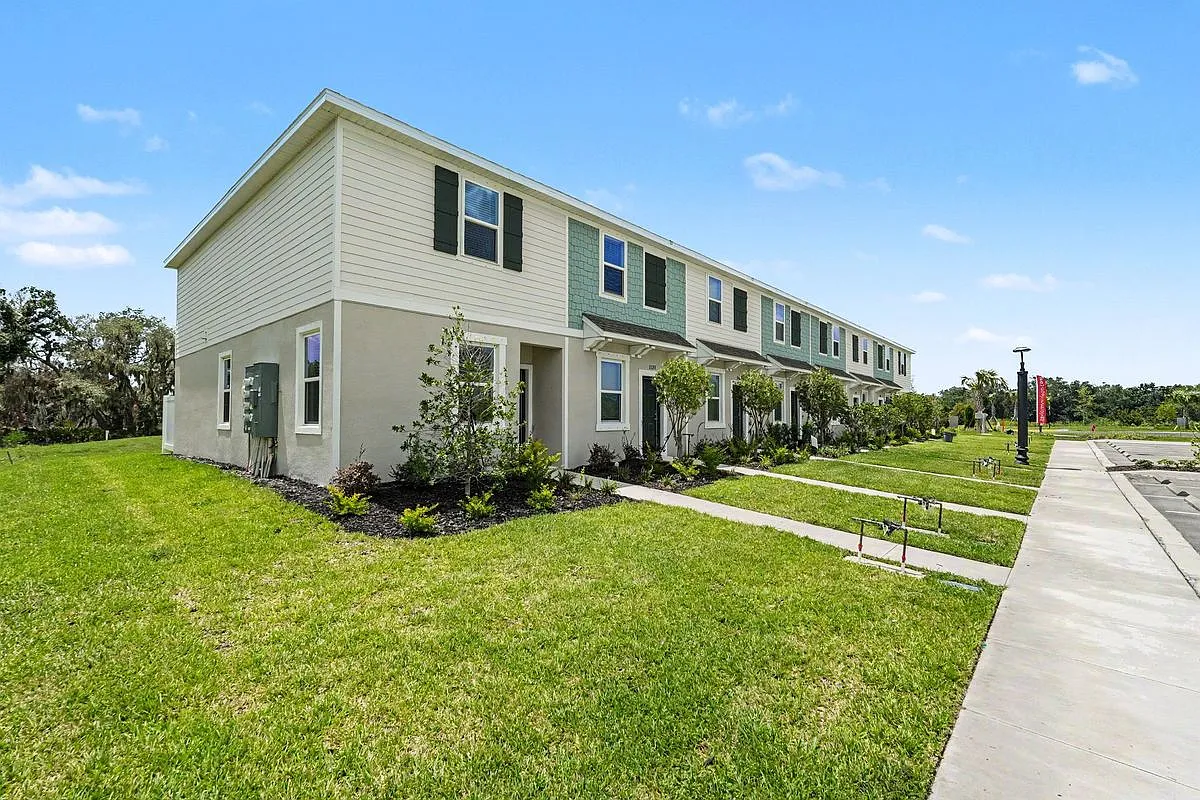 2 bed, 3.0 bath, 1205 sqft, $2,000 — Photo 1