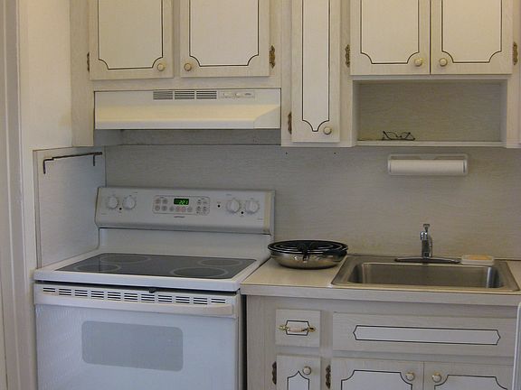 4th image of 5200 Washington St APT 205