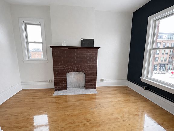 4th image of 806 4th St SE #1