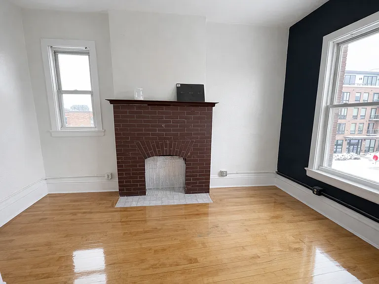 Brownstone — Photo 22