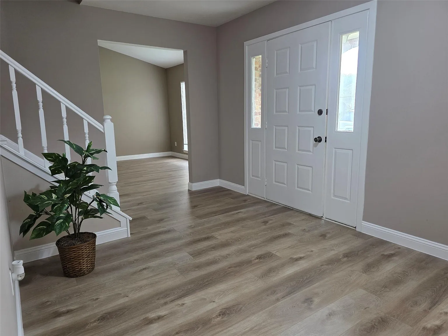 4 bed, 2.5 bath, 2394 sqft, $2,100 — Photo 2
