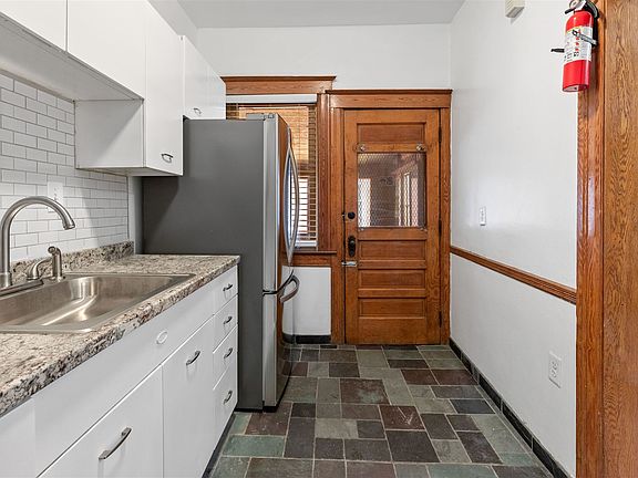 4th image of 1533 W Hancock St #1E