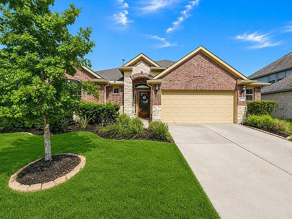 3rd image of 16718 Lake Limestone Ln