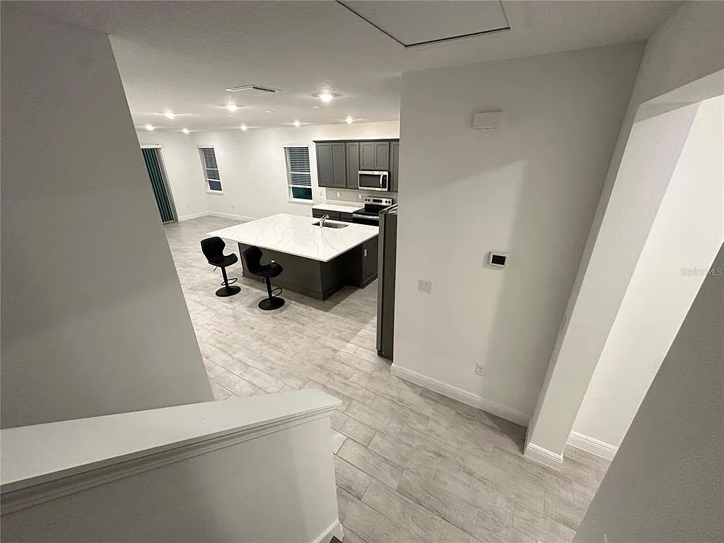6 bed, 5.0 bath, 3860 sqft, $4,690 — Photo 4