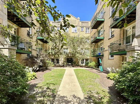 912 W Dakin St, Chicago, IL
