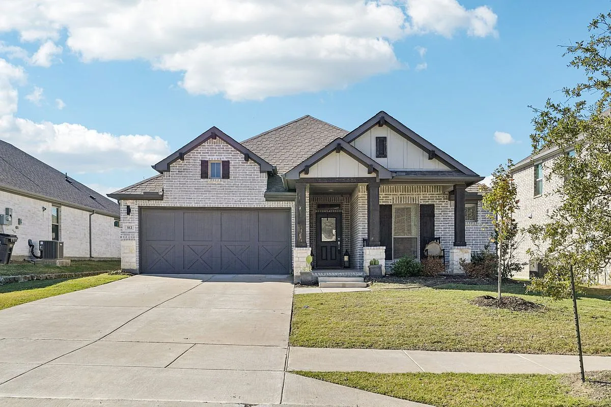 3 bed, 2.0 bath, 1977 sqft, $2,300 — Photo 1