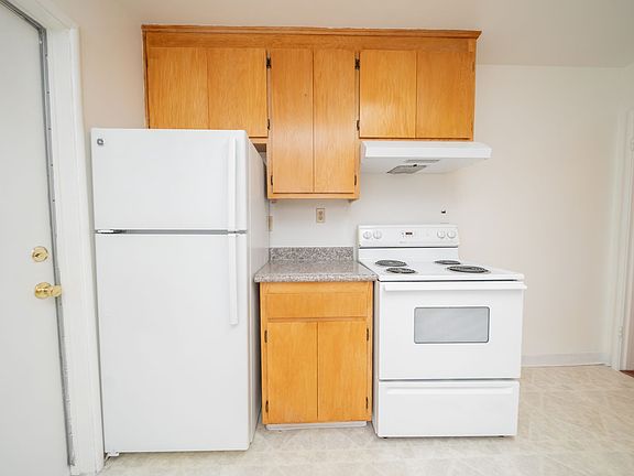 5th image of 18291 Meekland Ave