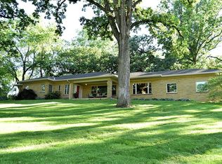 2600 Indian Trail Dr, Saint Joseph, MO 64506