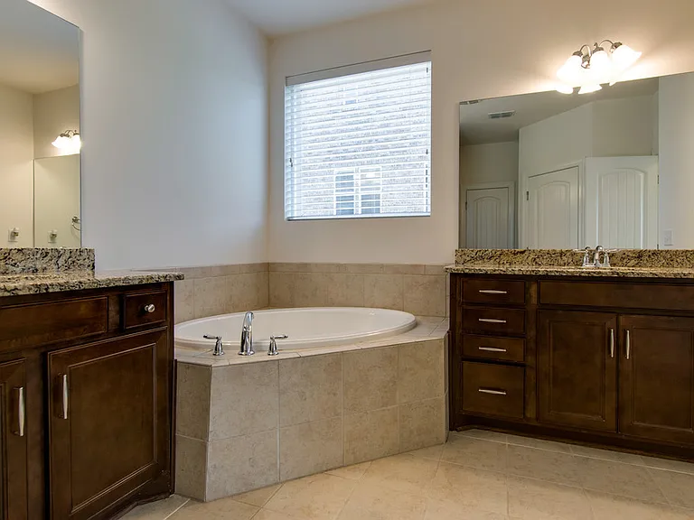 1205 Cressy Ln — Photo 17