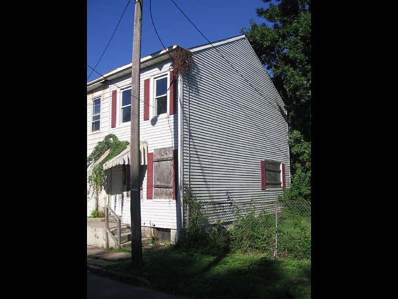 2nd image of 121 Exton Ave