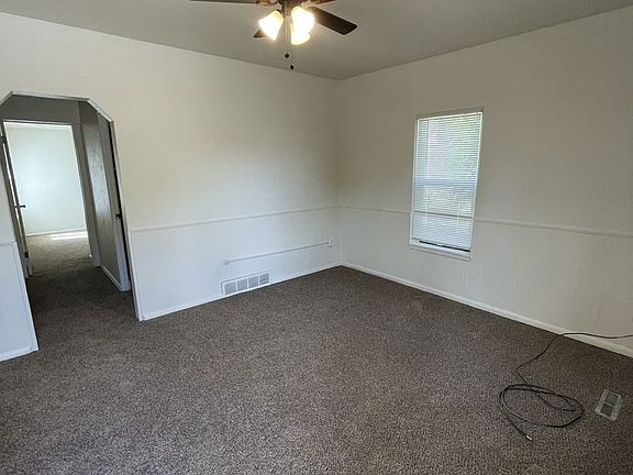 3rd image of 596 College St