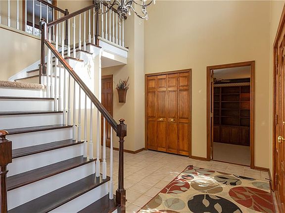 2nd image of 24576 Wildwood Dr