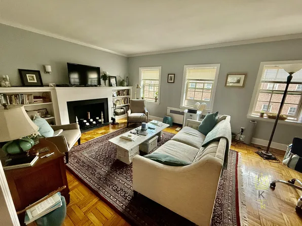 312 Washington St, Wellesley Hills, MA