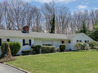 93 Singworth St, Oyster Bay, NY 11771