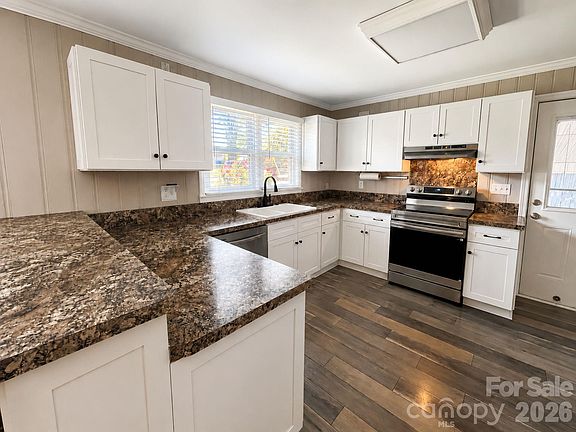 4th image of 203 Danita Dr