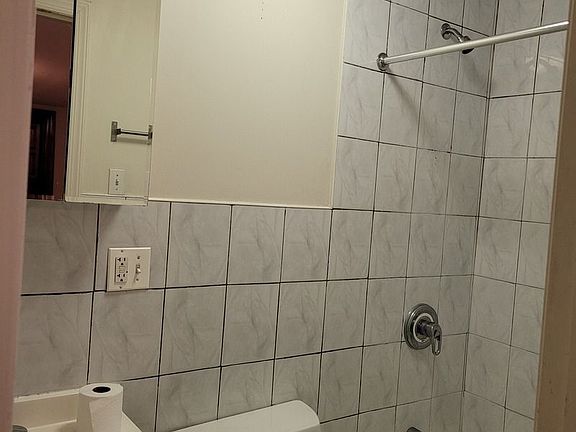 3rd image of 69 Gates Ave APT 10