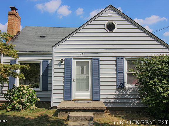 3rd image of 1421 Van Auken St SE