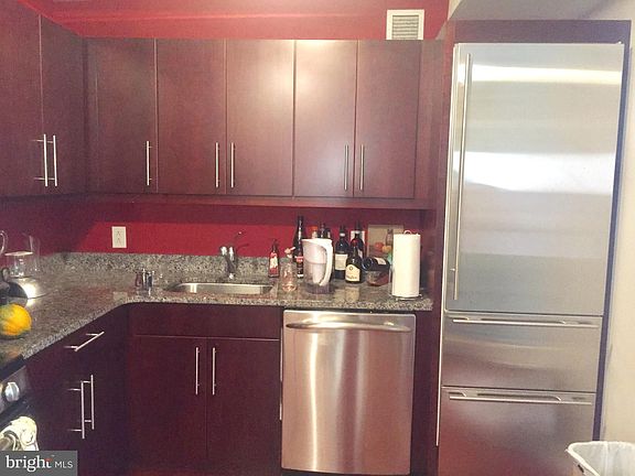 4th image of 219 S 18th St #1512