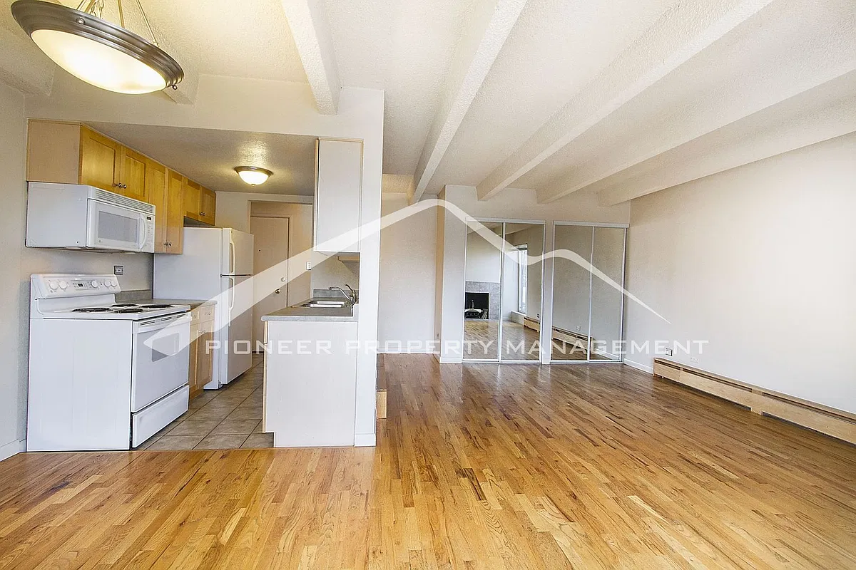 Building Photo - 200 N Pearl St #302