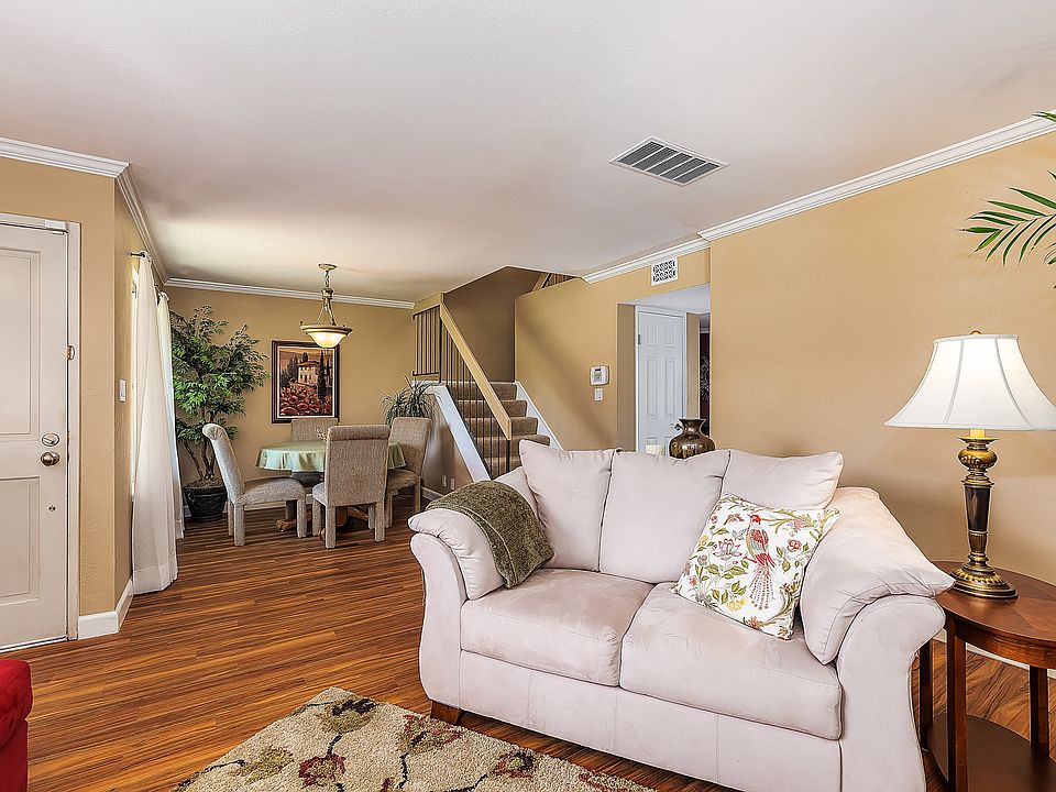 2nd image of 147 Lawnview Cir