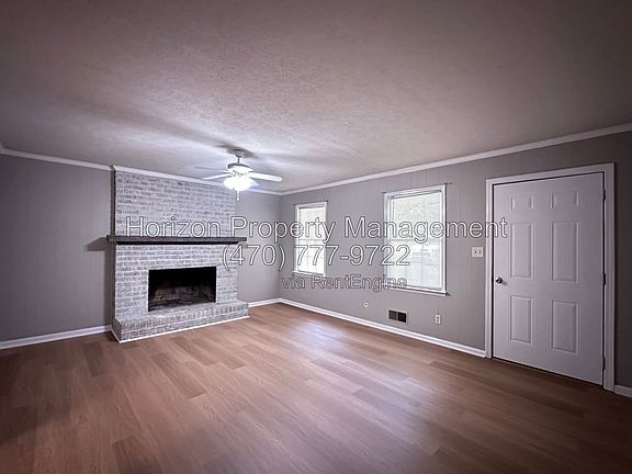 3rd image of 4014 White Oak Ct NW