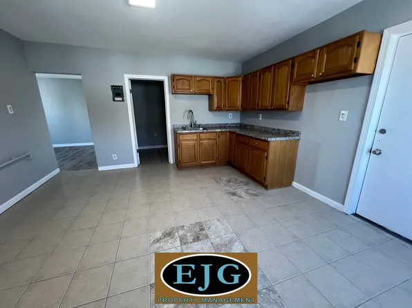 172 Wilson St #2, Manchester, NH 03103