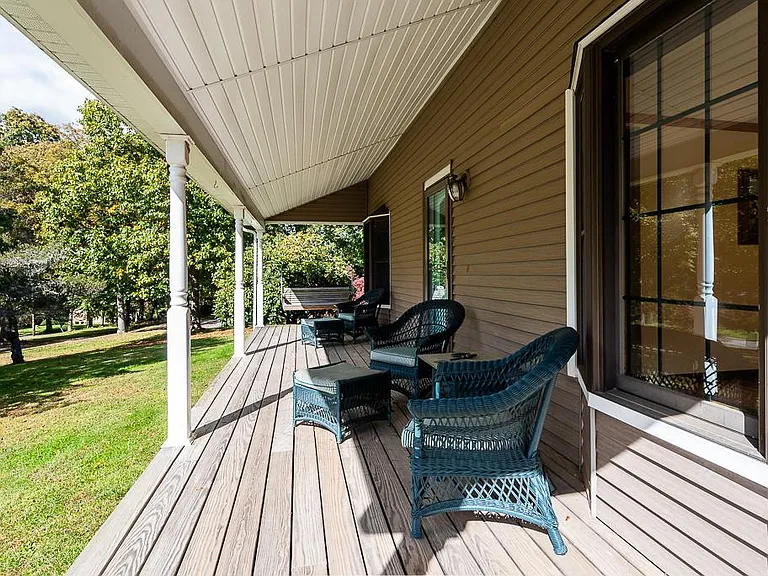131 Hemlock Dr — Photo 6