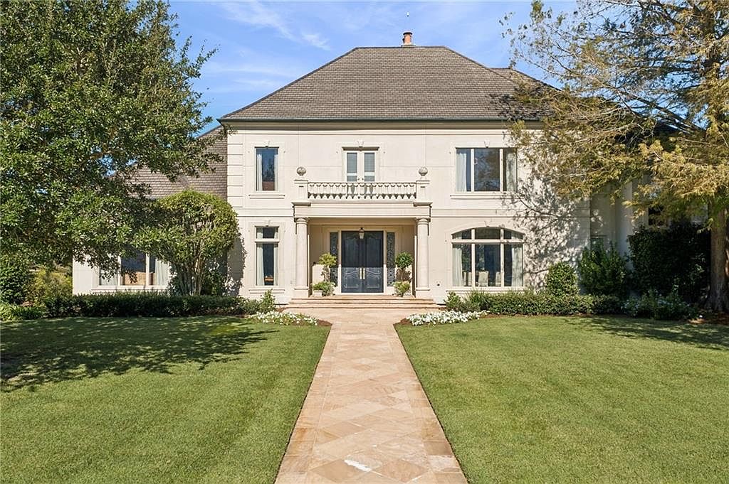 19 Pebble Beach Ln
