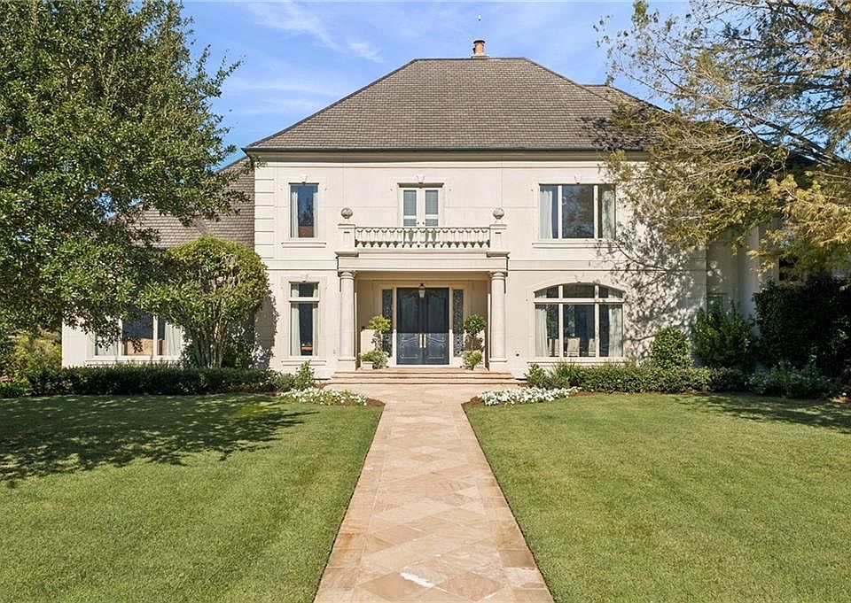 1st image of 19 Pebble Beach Ln