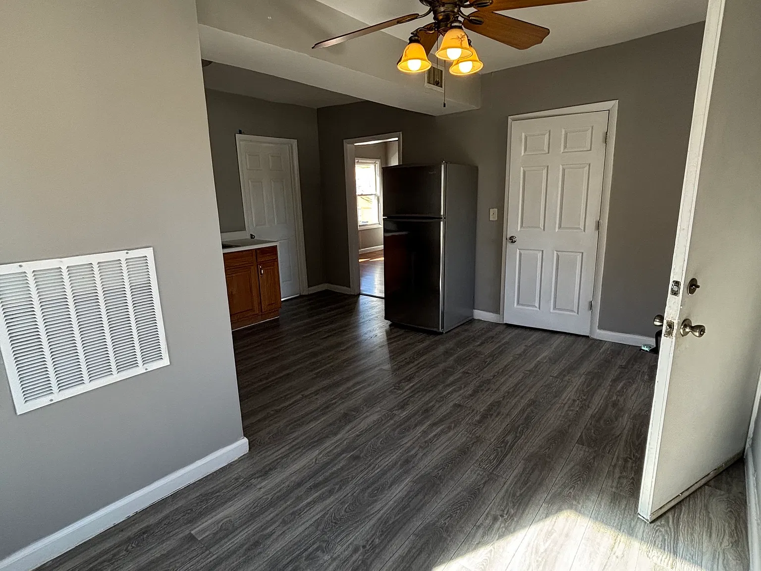 2 bed, 1.0 bath, 902 sqft, $1,650 — Photo 3