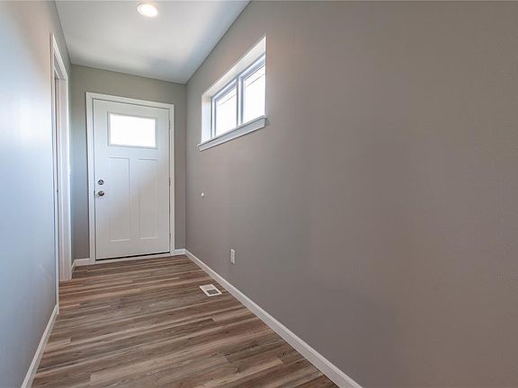 3rd image of 1419 Applewood Dr #&-1421