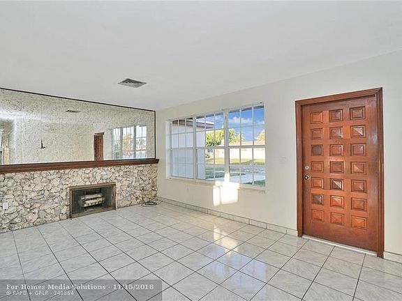 3rd image of 19110 NE Miami Ct
