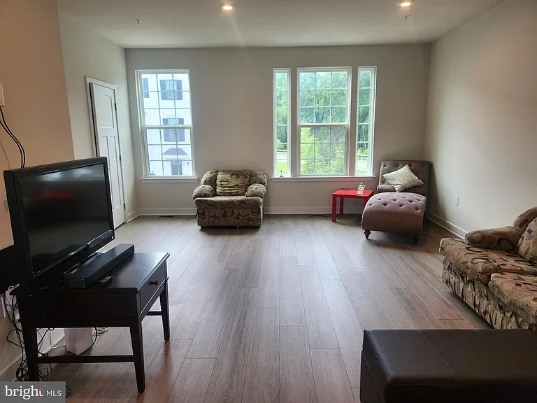 130 Arcadia Way — Photo 3